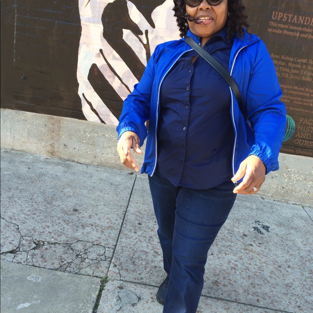 Meet your Posher, Alma